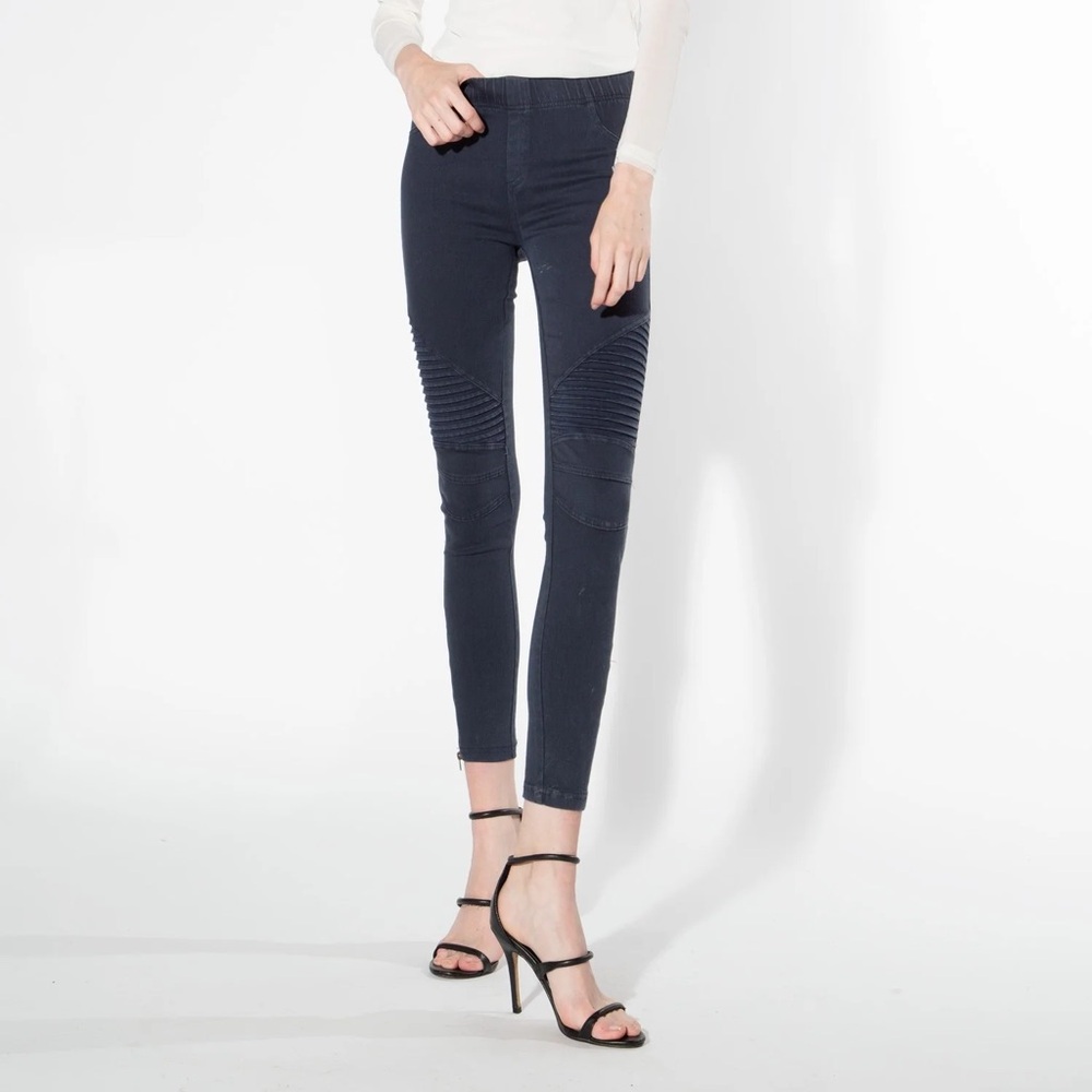 ZARA size 4 Women’s Navy Slim Fit Jeans with Ankle Zips